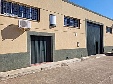 20210324_104938.jpg Venta de nave industrial en San Fernando-Estación (Badajoz)